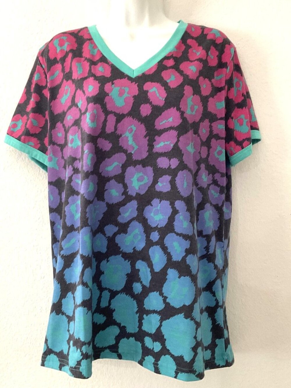 Crazy Train Multi-Color Gradient Leopard V-Neck Top - Size Large